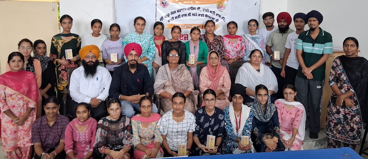 A quiz competition dedicated to the 350th martyrdom anniversary was organized at Khalsa College.